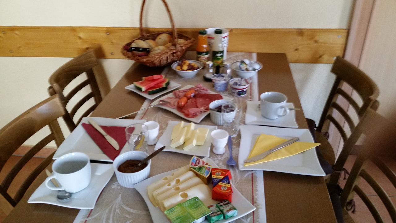 Gasthaus ,,Zum Schwarzen Baer" Gusten 外观 照片