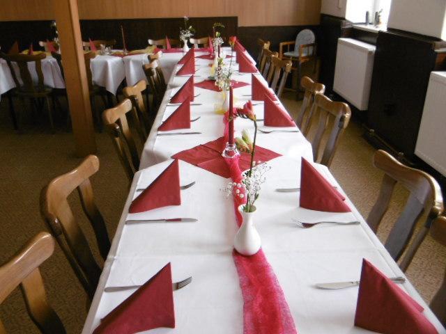 Gasthaus ,,Zum Schwarzen Baer" Gusten 外观 照片
